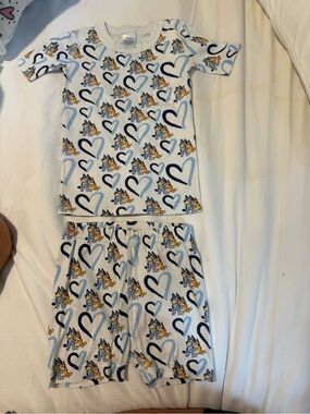 Hanna Andersson White Kids Pajama Set with Blue Hearts & Character Print